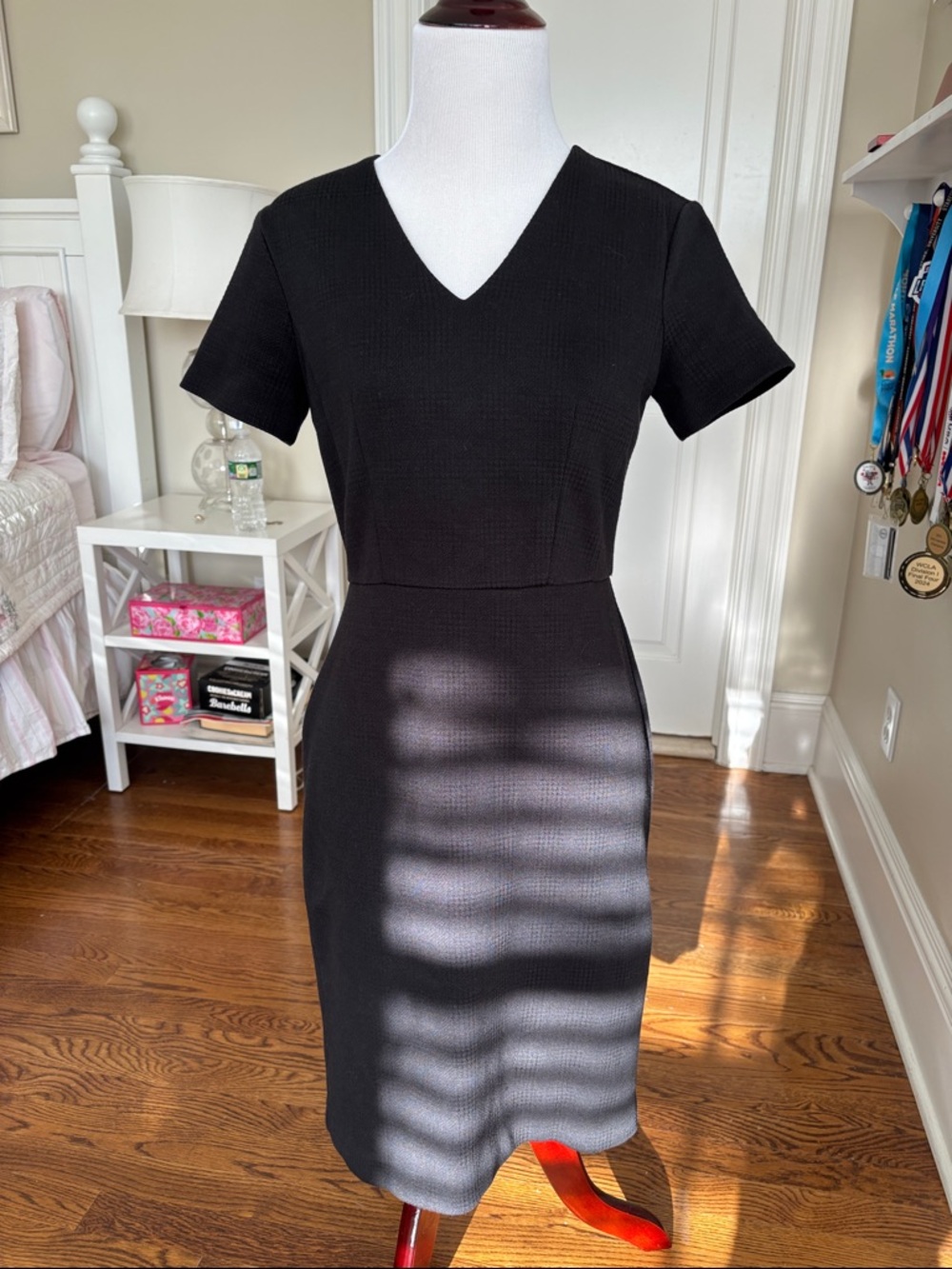 Ann Taylor Black V-Neck Short Sleeve Midi Dress